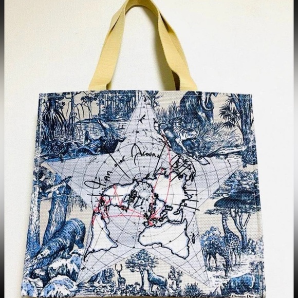 DIOR Beauty Around The World Exclusive Gift Tote Bag - Picture 1 of 8
